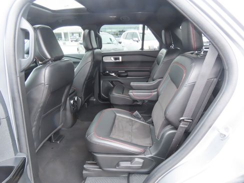 Used 2023 Ford Explorer ST-Line w/ Class IV Trailer Tow Package RWD image 21