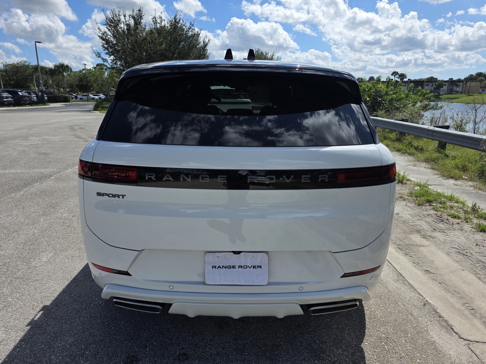 New 2027 Land Rover Range Rover Sport Dynamic SE AWD/4WD image 6