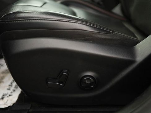 Used 2019 Jeep Cherokee Trailhawk AWD/4WD image 12