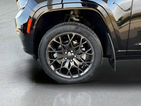 Used 2024 Jeep Grand Cherokee L Summit w/ High Altitude Package image 9