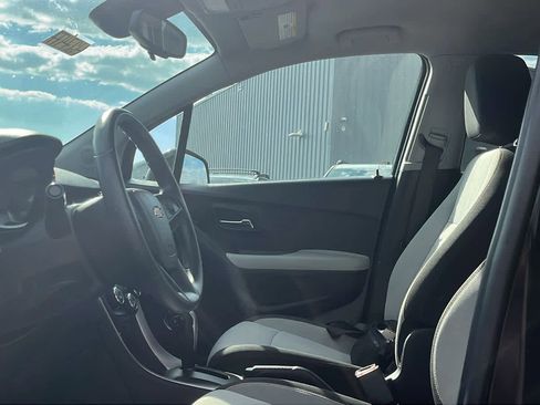 Used 2020 Chevrolet Trax LT image 10