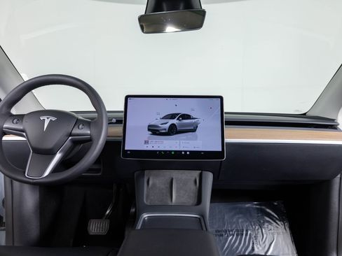 Used 2024 Tesla Model Y Long Range image 32