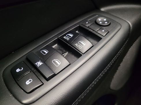 Used 2018 Jeep Grand Cherokee Altitude AWD/4WD image 27