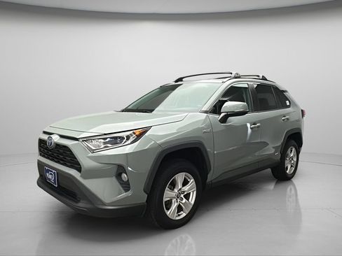 Used 2020 Toyota RAV4 XLE w/ Convenience Package AWD/4WD image 2