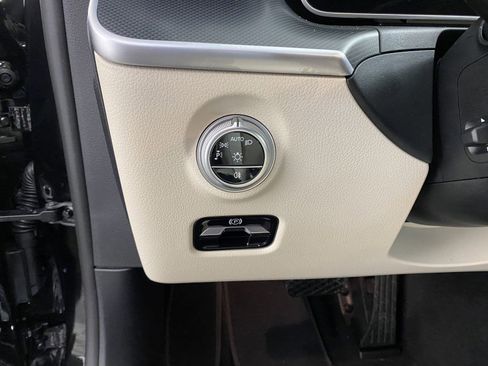 Certified 2025 Mercedes-Benz C 300 4MATIC Sedan image 16