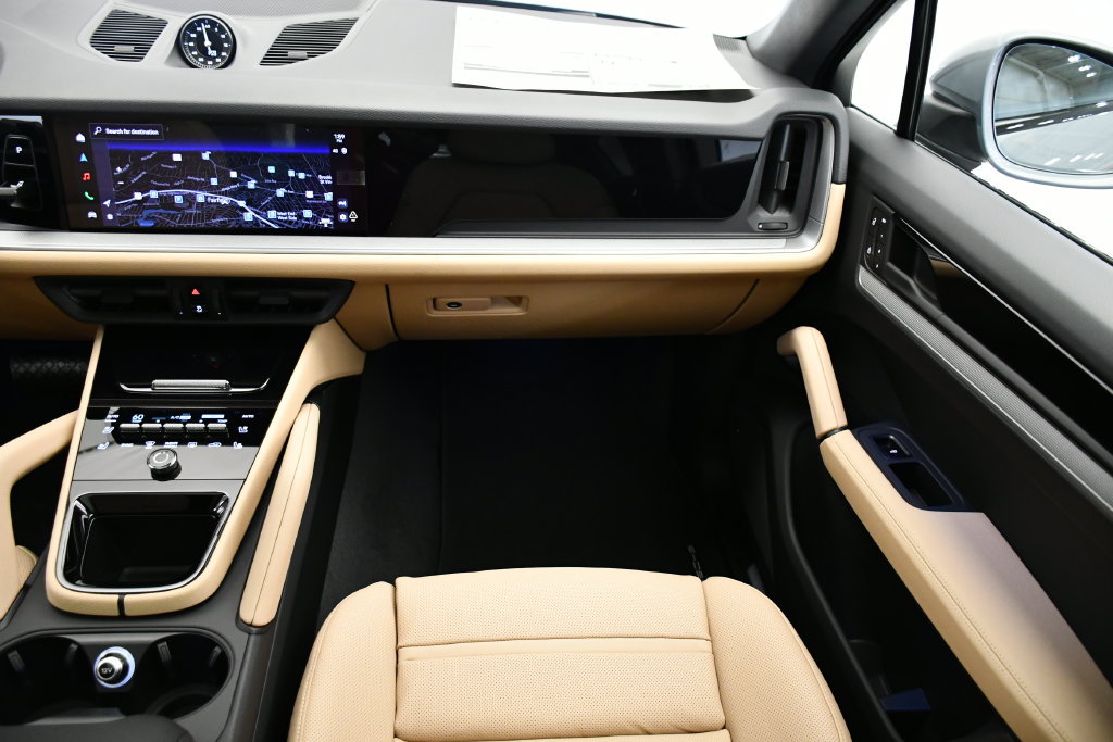 Certified 2026 Porsche Cayenne Coupe AWD/4WD image 25