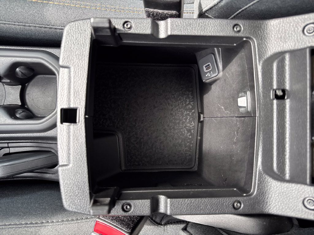 Used 2024 Jeep Wrangler Unlimited AWD/4WD image 32
