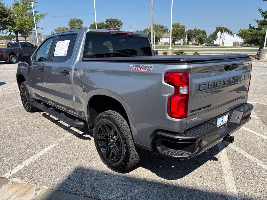 Used 2025 Chevrolet Silverado 1500 LT Trail Boss w/ LPO, Dark Essentials Package AWD/4WD image 6