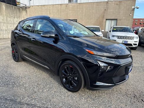 Used 2023 Chevrolet Bolt EUV Premier w/ Sun & Sound Package FWD image 9