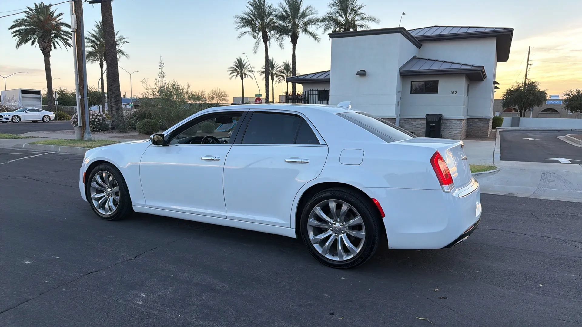 Used 2019 Chrysler 300 Limited RWD image 3