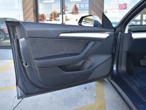 Used 2022 Tesla Model 3 Standard Range image 10