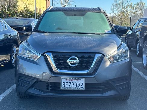 Used 2018 Nissan Kicks S image 3