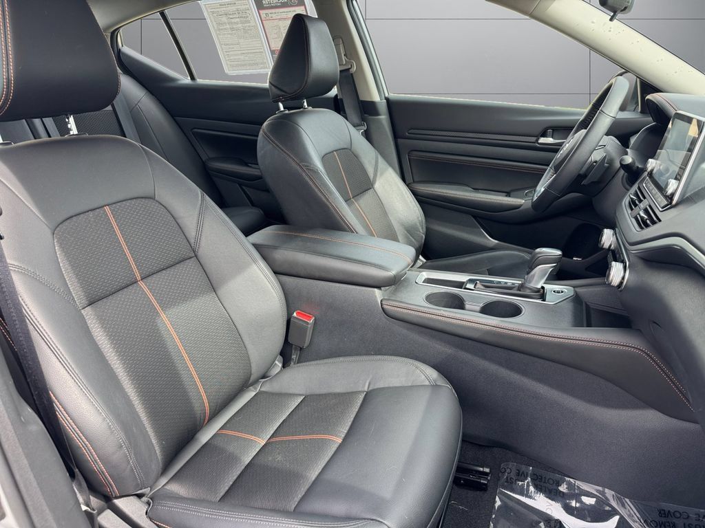 Used 2021 Nissan Altima 2.5 SR w/ SR Premium Package FWD image 17