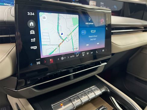 Used 2025 Lincoln Nautilus Reserve image 16