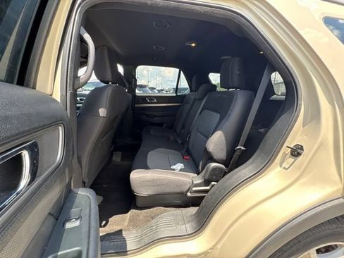 Used 2018 Ford Explorer XLT FWD image 12