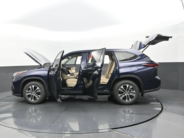 Used 2025 Toyota Highlander XLE FWD image 34