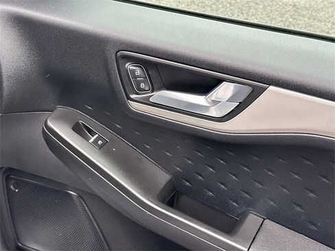 Used 2020 Ford Escape SE image 10