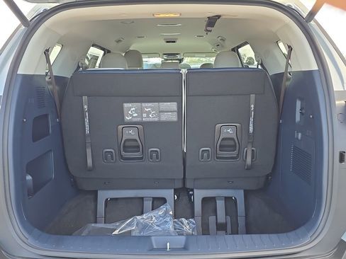 New 2026 Kia Carnival EX FWD image 10