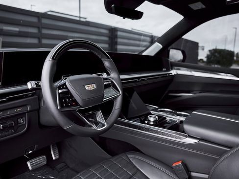 Used 2025 Cadillac Escalade V w/ LPO, ONYX Package image 2