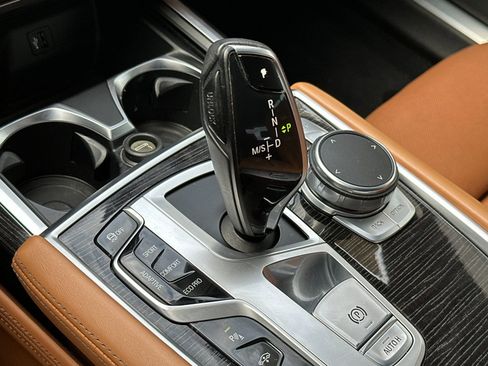 Used 2019 BMW 750i w/ M Sport Package image 25