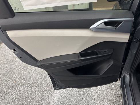 New 2026 Volkswagen Taos SE image 32