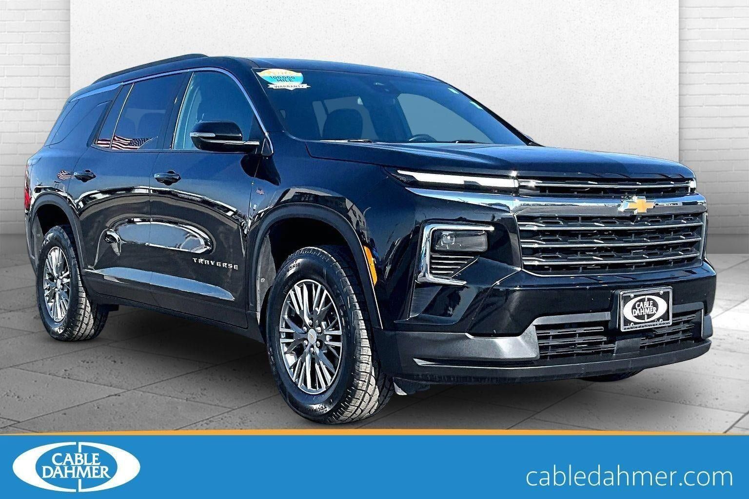 Used 2024 Chevrolet Traverse LT FWD image 1