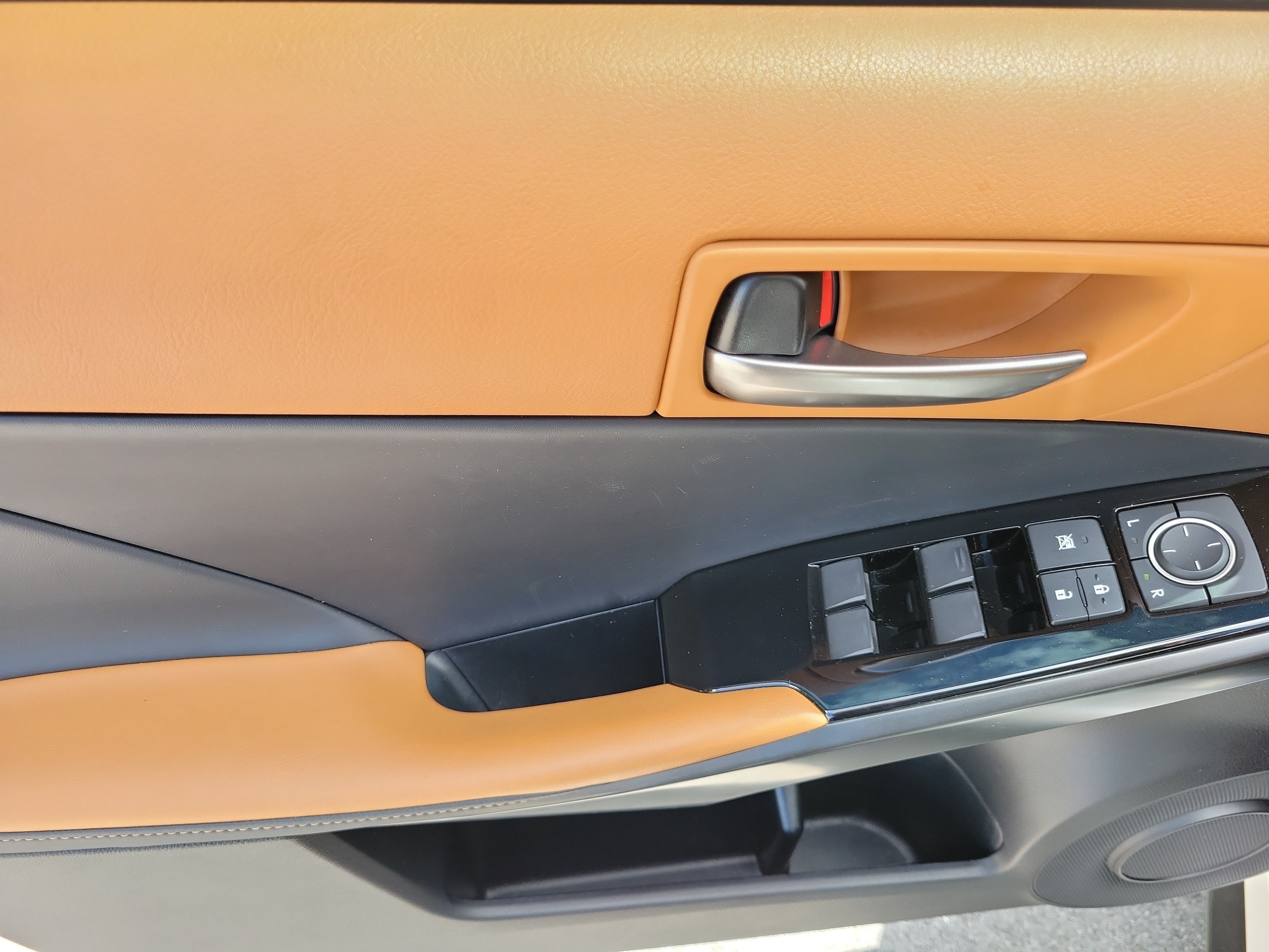 Used 2024 Lexus IS 300 w/ Comfort Package RWD image 18