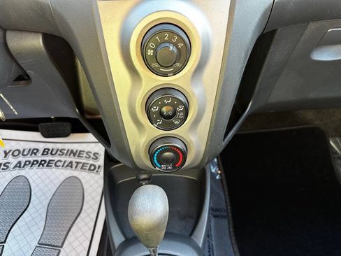 Used 2009 Toyota Yaris 2-Door Hatchback FWD image 17