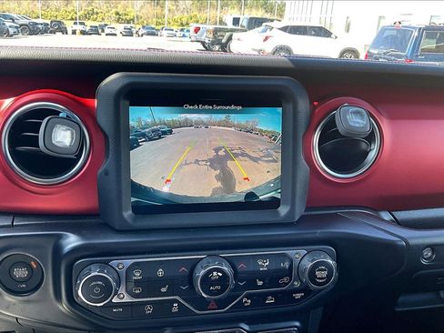 Used 2022 Jeep Wrangler Unlimited Rubicon w/ LED Lighting Group image 14