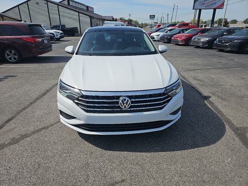 Used 2021 Volkswagen Jetta SE image 3