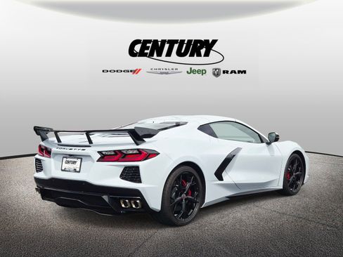 Used 2022 Chevrolet Corvette Stingray Preferred Cpe w/ Engine Appearance Package RWD image 4