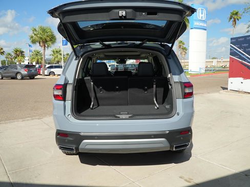 New 2025 Honda Pilot Touring image 6