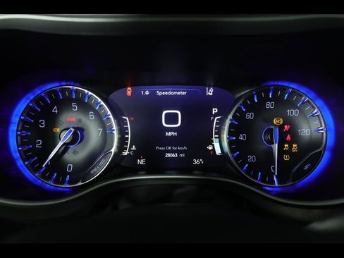 Used 2024 Chrysler Pacifica Touring-L image 22