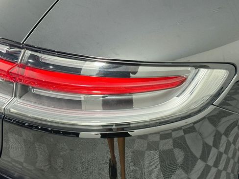 Used 2023 Porsche Macan AWD/4WD image 31