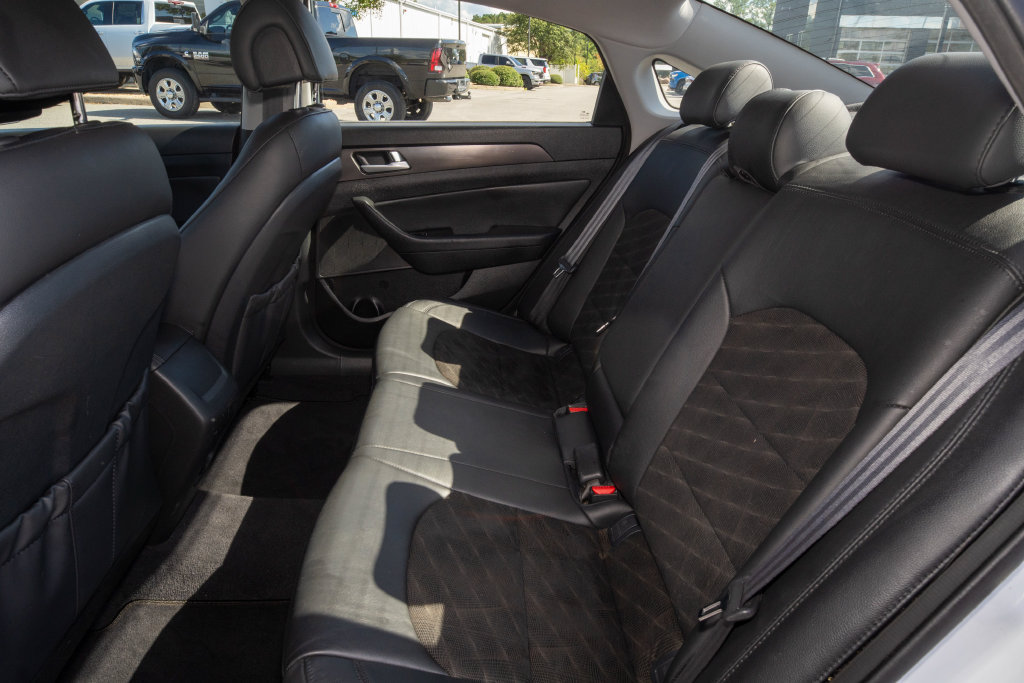 Used 2015 Hyundai Sonata Sport w/ Option Group 03 FWD image 17