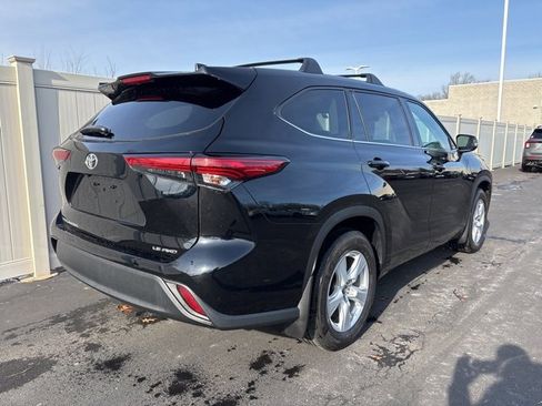 Used 2022 Toyota Highlander LE image 3