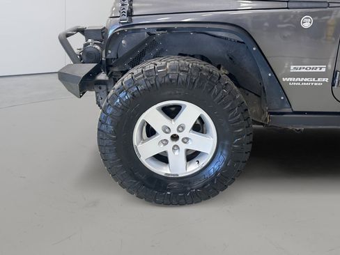 Used 2017 Jeep Wrangler Unlimited Sport w/ Quick Order Package 24S AWD/4WD image 9