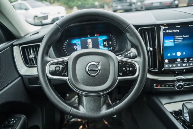 Certified 2025 Volvo XC60 B5 Plus w/ Climate Package AWD/4WD image 29