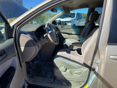 Used 2004 Toyota Sienna LE w/ LE Pkg 12 AWD/4WD image 17