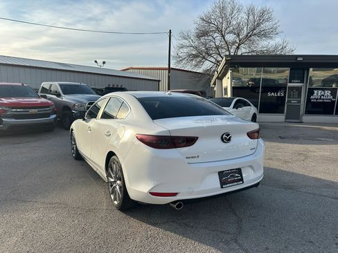 Used 2019 MAZDA MAZDA3 Preferred Sedan 4D image 3