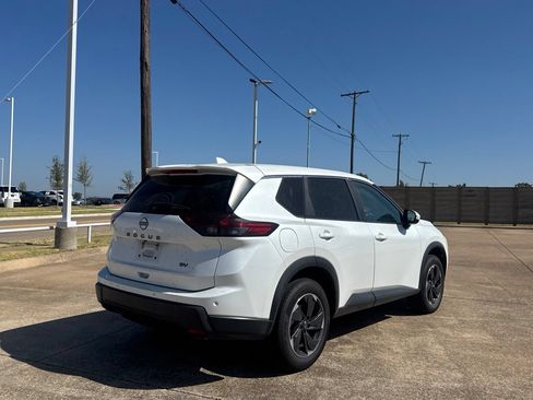 Certified 2024 Nissan Rogue SV FWD image 23