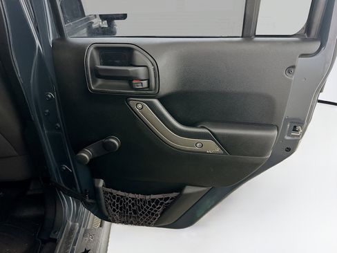 Used 2016 Jeep Wrangler Unlimited Sport w/ Connectivity Group image 28