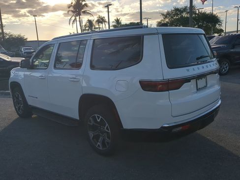 Used 2024 Jeep Wagoneer Series III image 7