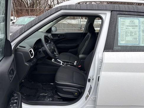 Certified 2025 Hyundai Venue Limited image 21