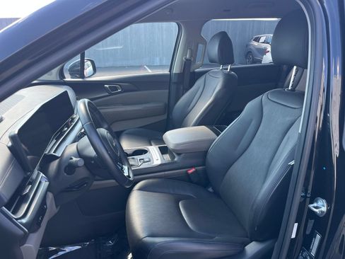 Used 2026 Kia Carnival FWD image 38