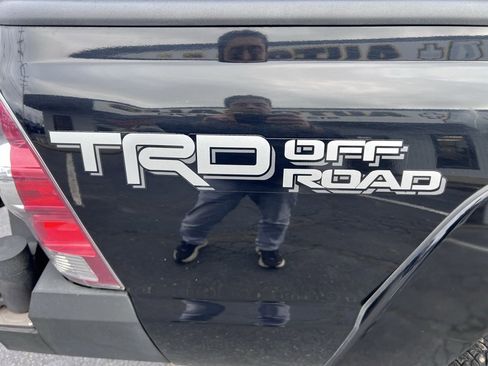 Used 2015 Toyota Tacoma Base image 8