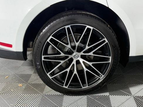 New 2026 Porsche Macan image 13