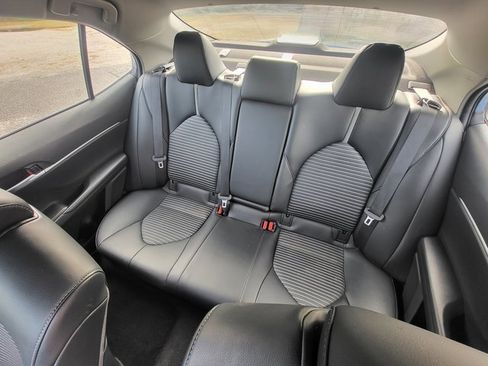 Used 2023 Toyota Camry SE image 12