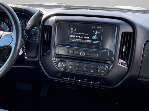 Used 2018 Chevrolet Silverado 1500 Custom w/ Custom Convenience Package AWD/4WD image 7