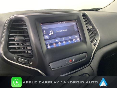 Used 2019 Jeep Cherokee Latitude Plus FWD image 2